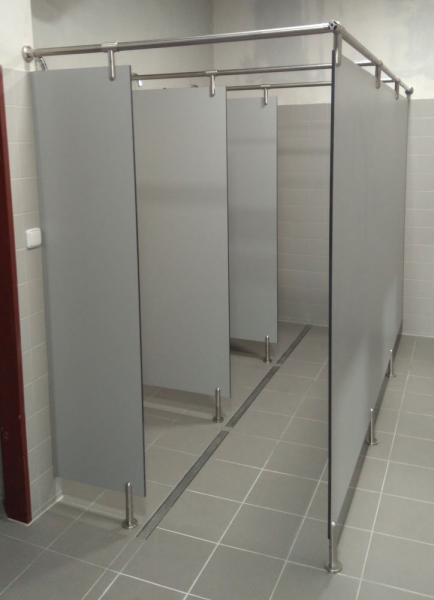Sanitární kabinky a příčky pro vlhké prostory